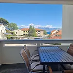 Modern Eingerichtete Fuer 4 Personen Ideal Fuer Famillien Mit Im By Interhome 아파트 *