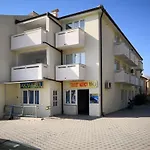 Modern Eingerichtete Fuer 4 Personen Ideal Fuer Famillien Mit Im By Interhome 아파트 *