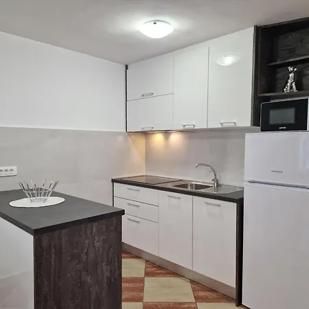 Modern Eingerichtete Fuer 4 Personen Ideal Fuer Famillien Mit Im By Interhome 아파트