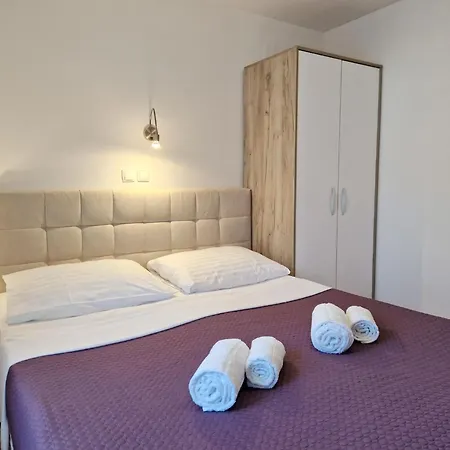 Modern Eingerichtete Fuer 4 Personen Ideal Fuer Famillien Mit Im By Interhome 아파트 바슈카