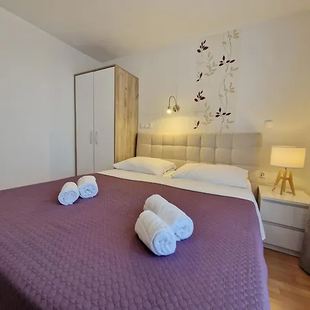 Modern Eingerichtete Fuer 4 Personen Ideal Fuer Famillien Mit Im By Interhome 아파트 바슈카