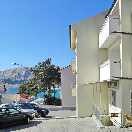 아파트 Modern Eingerichtete Fuer 4 Personen Ideal Fuer Famillien Mit Im By Interhome 바슈카
