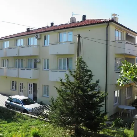 Modern Eingerichtete Fuer 4 Personen Ideal Fuer Famillien Mit Im By Interhome 아파트 바슈카
