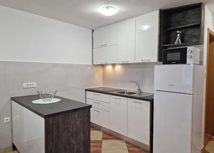 Modern Eingerichtete Fuer 4 Personen Ideal Fuer Famillien Mit Im By Interhome Apartmán