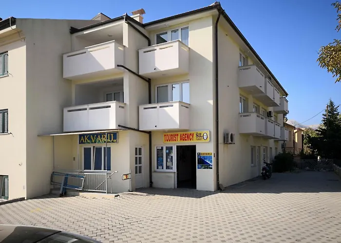 Modern Eingerichtete Fuer 4 Personen Ideal Fuer Famillien Mit Im By Interhome Apartmán *