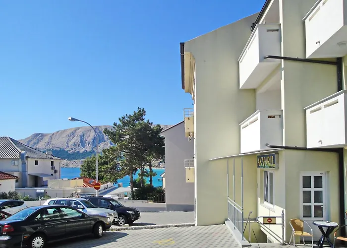 Apartmán Modern Eingerichtete Fuer 4 Personen Ideal Fuer Famillien Mit Im By Interhome Baška